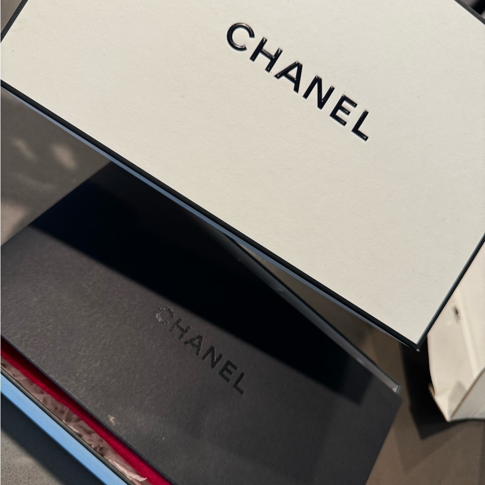 CHANEL Velvet Wristlet in Red and Pink - Picture 10 of 10